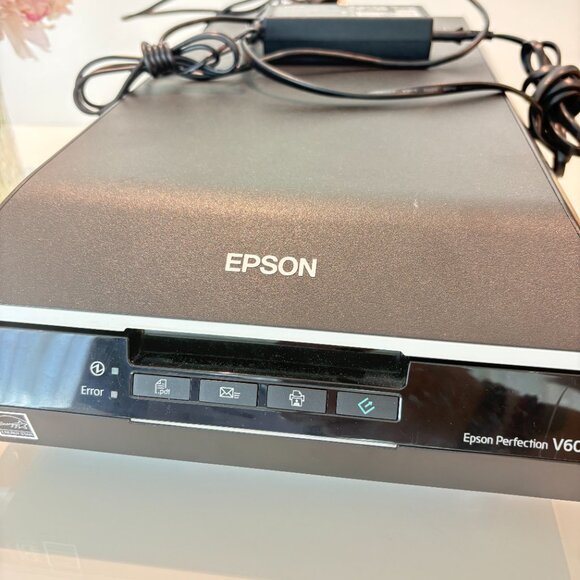 Epson Perfection V600 Refurbished USB Flatbed Photo Scanner - Picture 2 of 8
